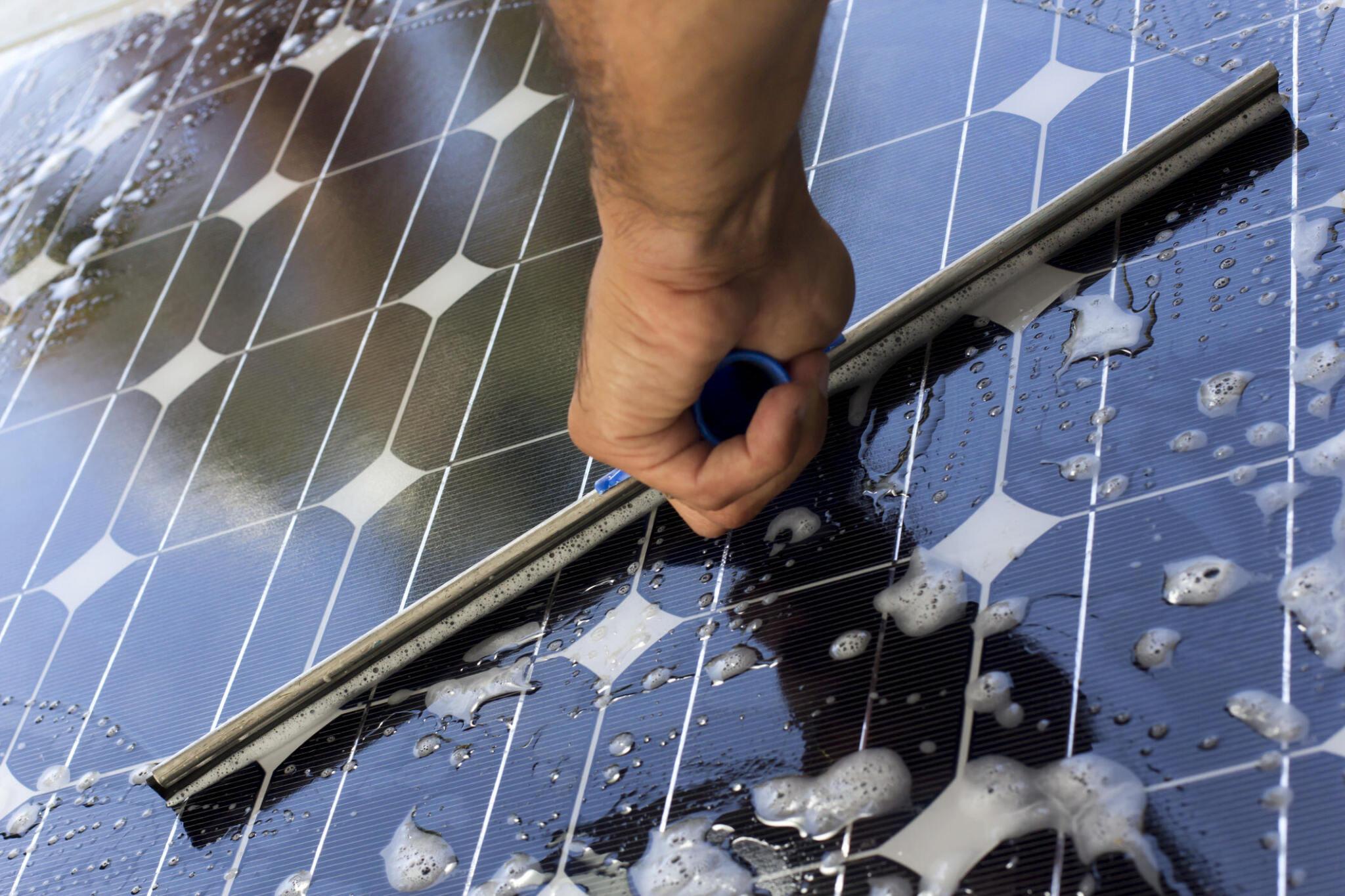 Read more about the article Solar Panels Need to be Cleaned Regularly